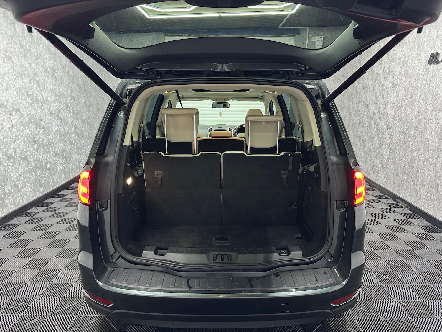 Used Ford Galaxy 2017 for sale - 77400726: Photo 38