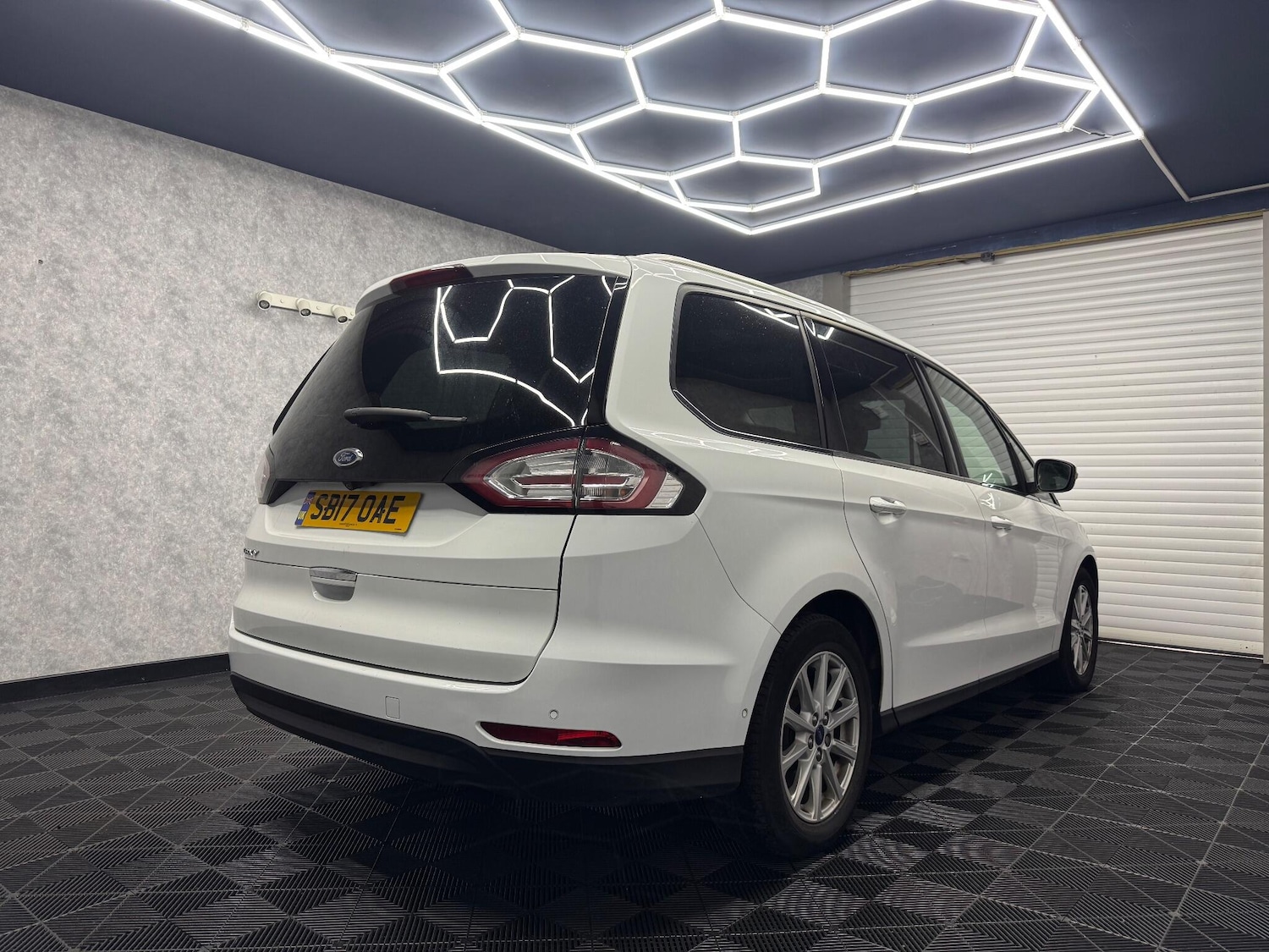Used Ford Galaxy 2017 for sale - 76607397: Photo 4