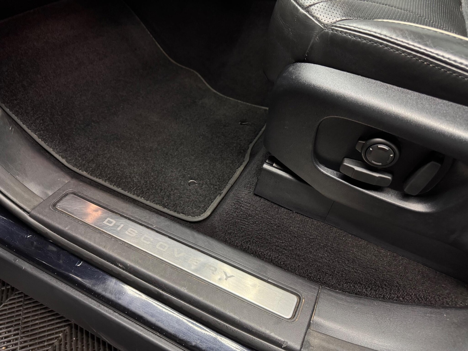 Used Land Rover Discovery 2017 for sale - 78058965: Photo 16