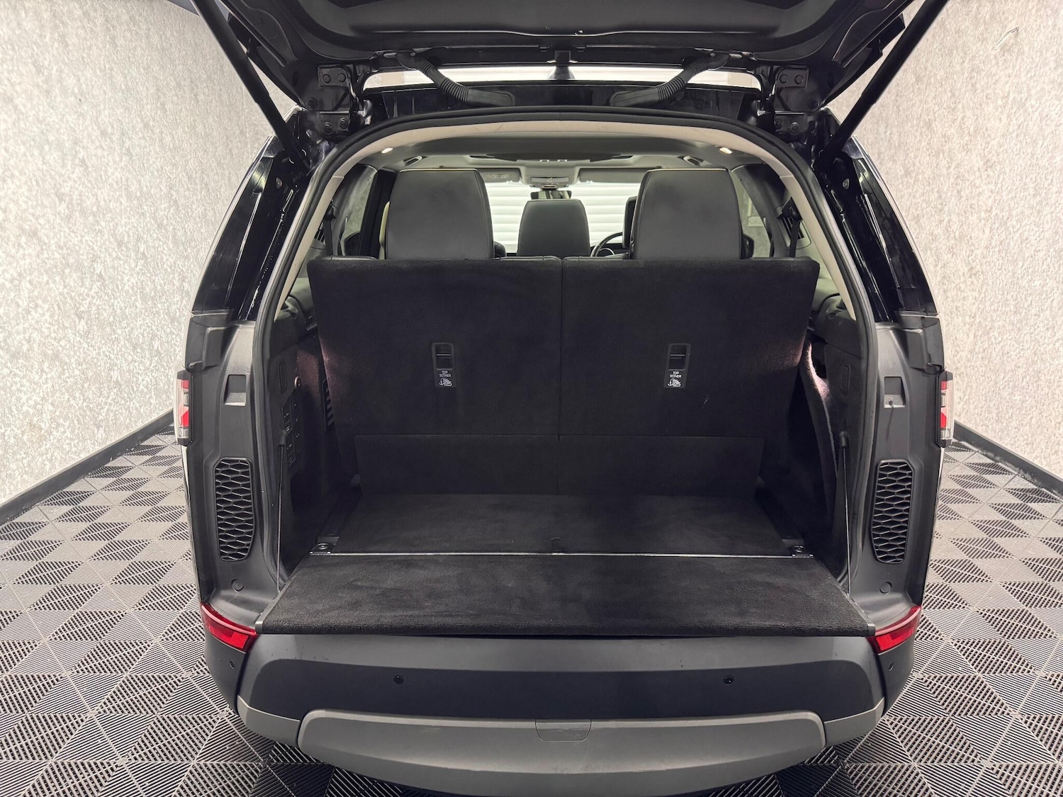 Used Land Rover Discovery 2017 for sale - 78058965: Photo 25