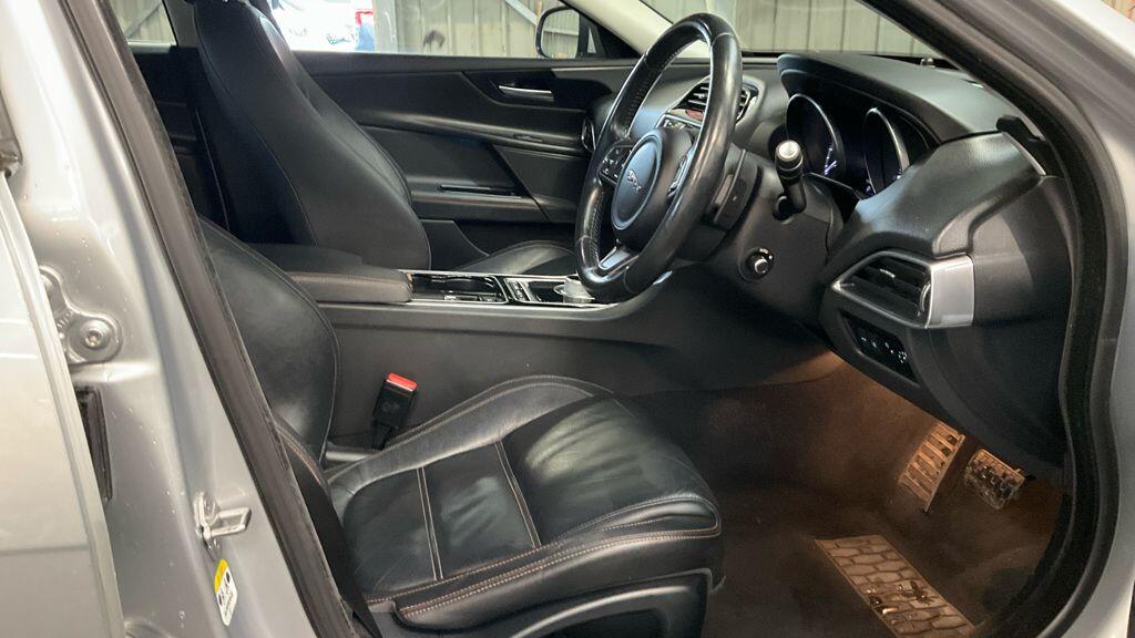 Used Jaguar XE for sale - 78058028: Photo 2