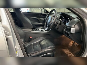 Used Jaguar XE 2015 for sale - 78058028: Photo