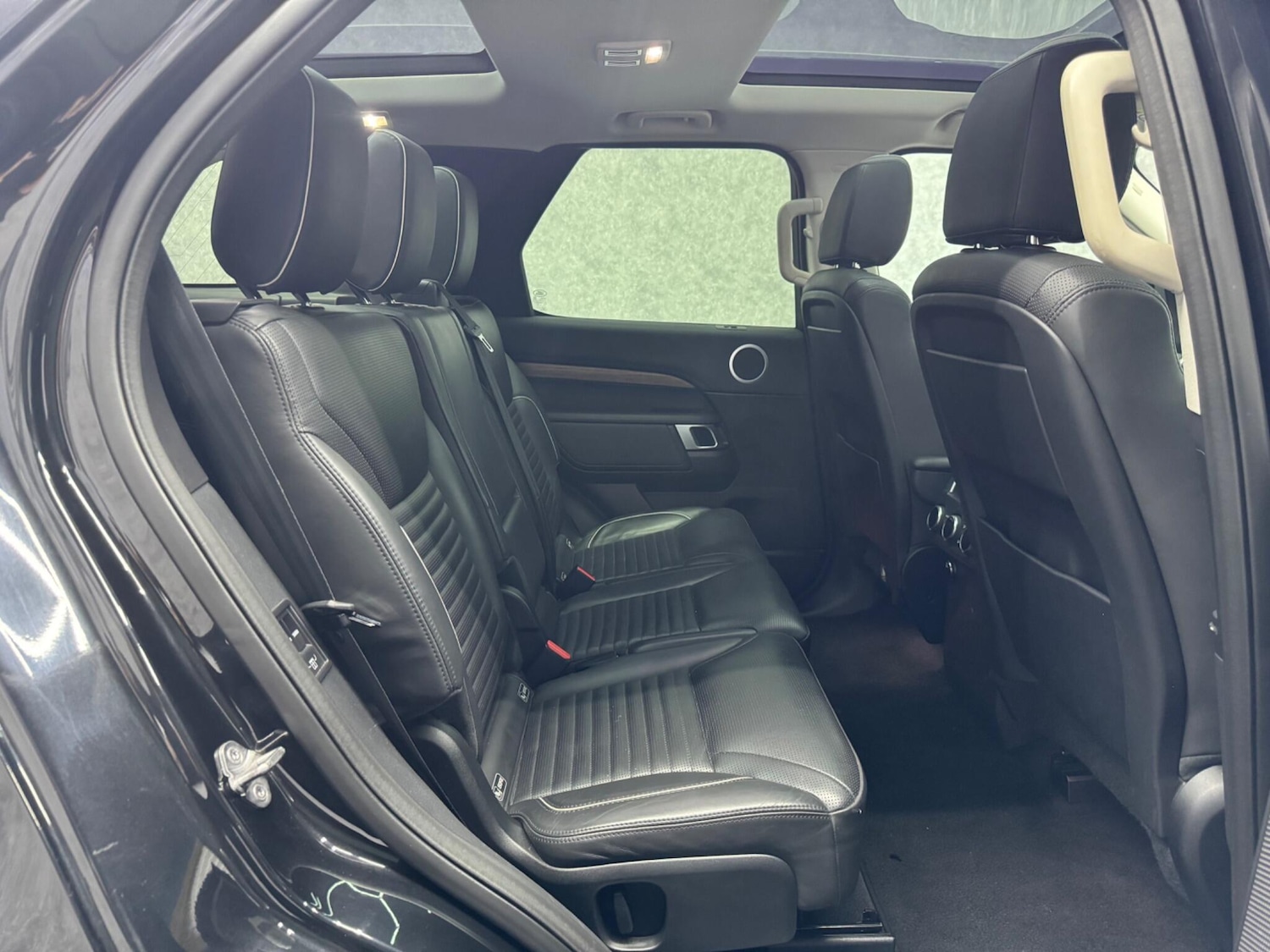 Used Land Rover Discovery 2017 for sale - 78058063: Photo 10