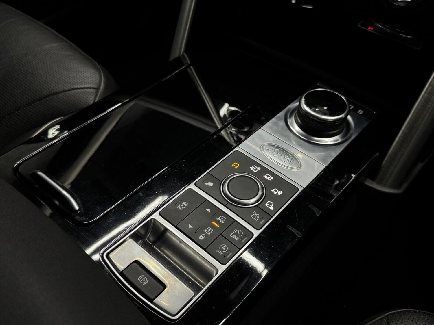 Used Land Rover Discovery 2017 for sale - 78058063: Photo 25