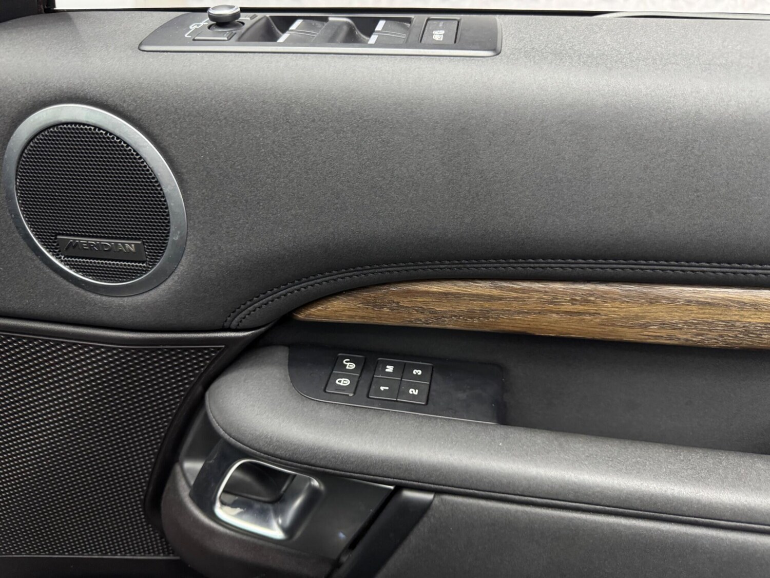 Used Land Rover Discovery 2017 for sale - 78058063: Photo 29