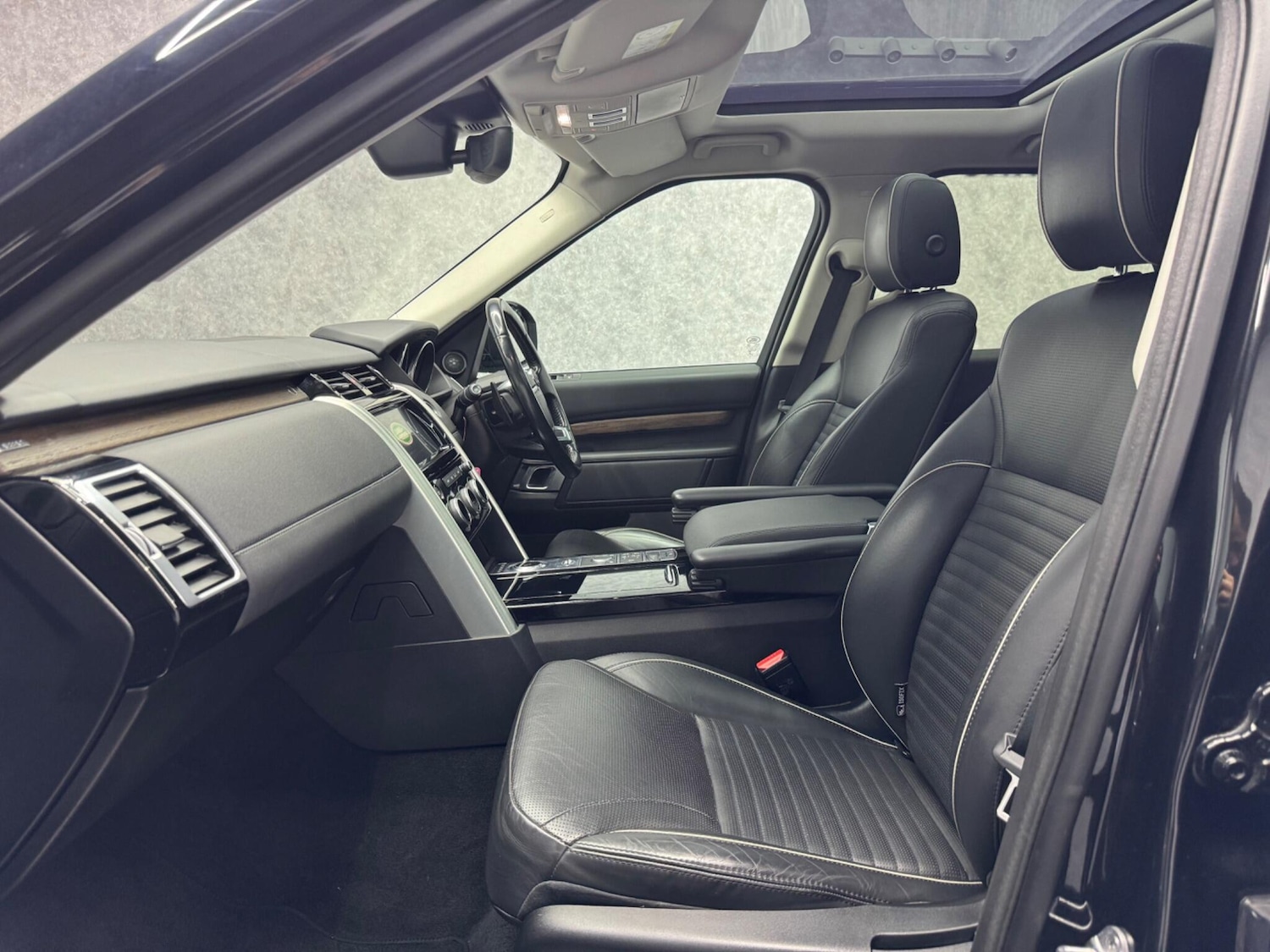 Used Land Rover Discovery 2017 for sale - 78058063: Photo 3