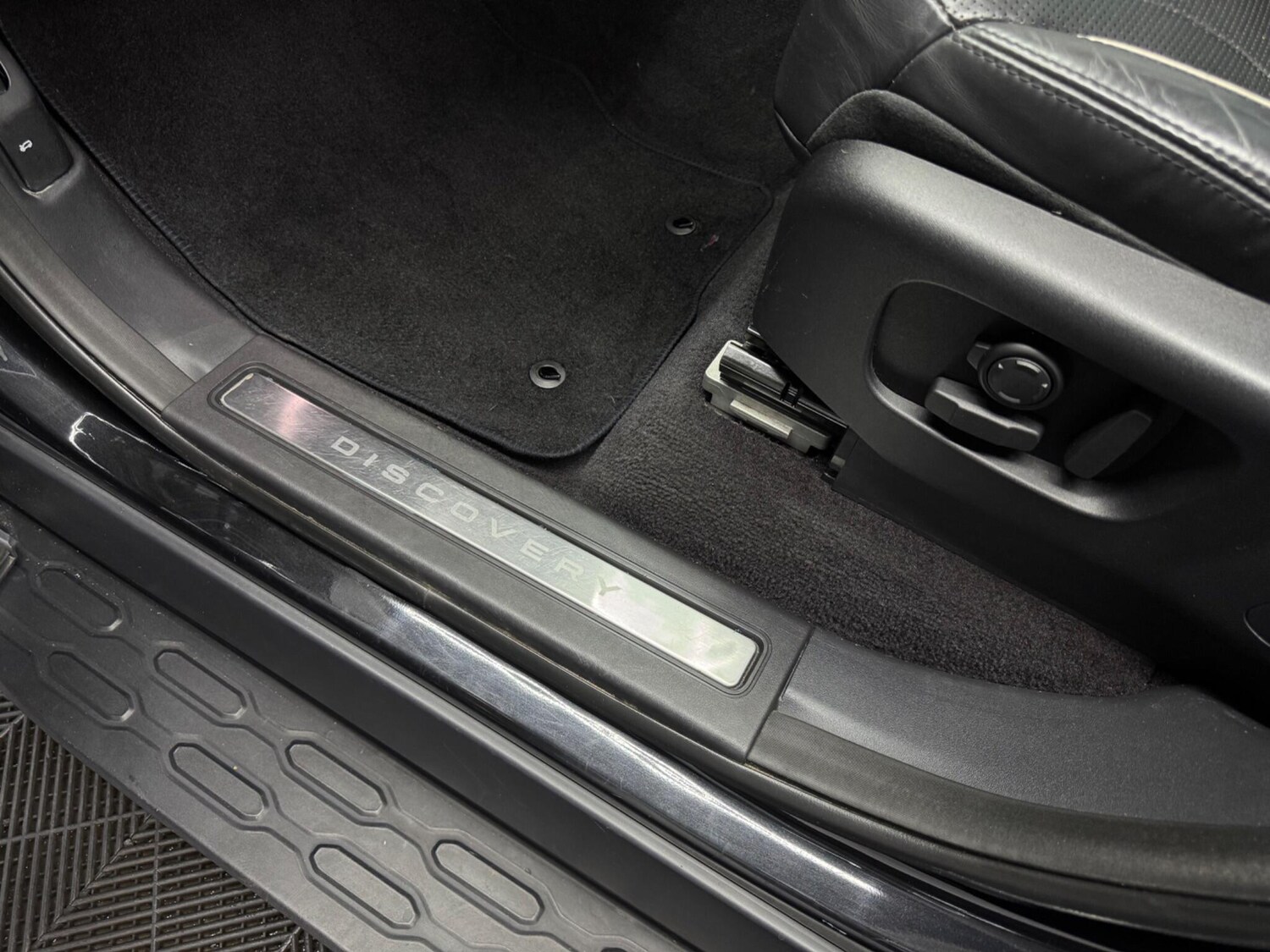 Used Land Rover Discovery 2017 for sale - 78058063: Photo 32