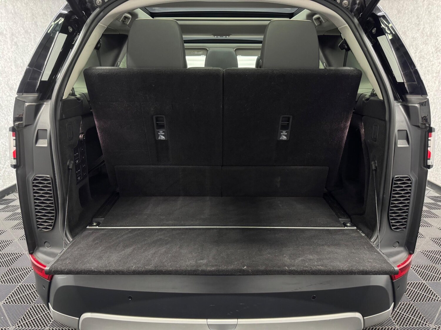 Used Land Rover Discovery 2017 for sale - 78058063: Photo 40