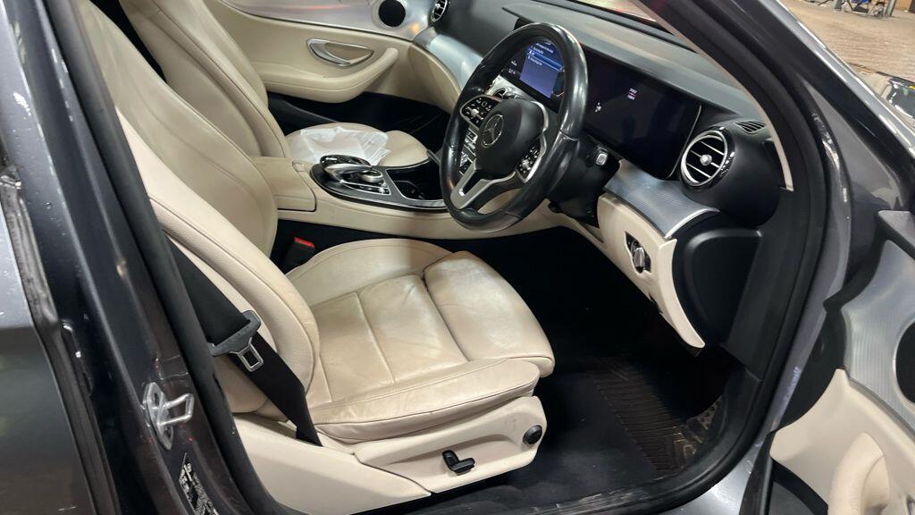 Used Mercedes-Benz E Class for sale - 77684183: Photo 2