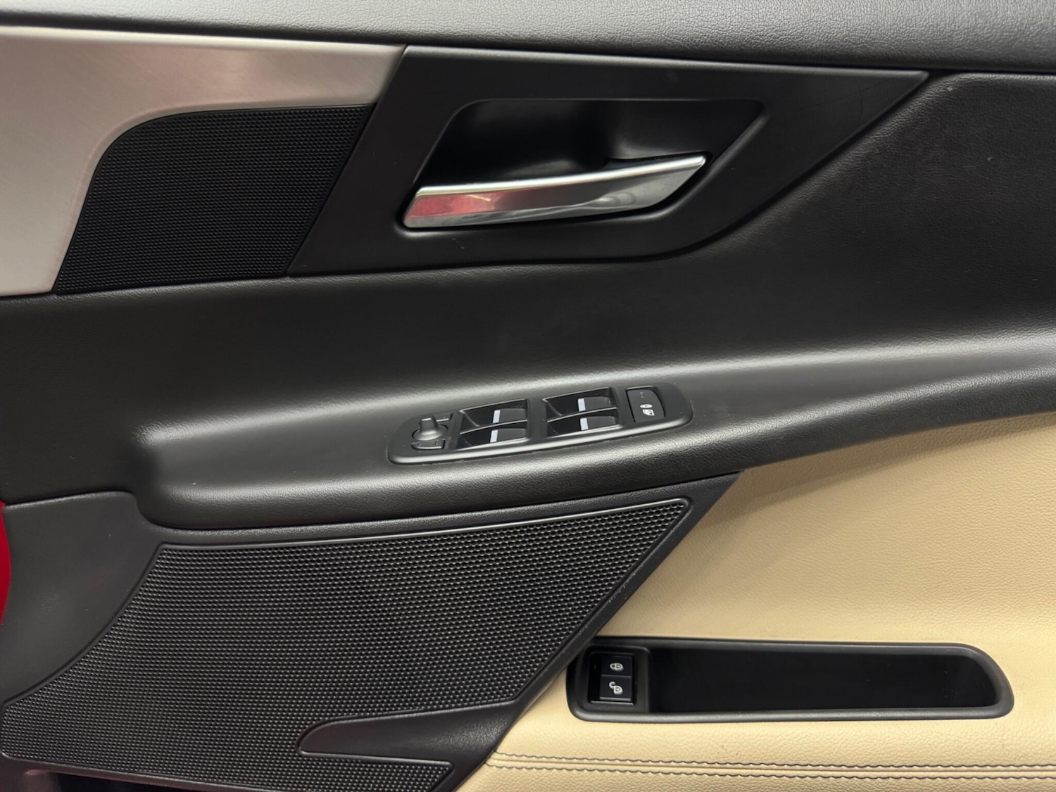 Used Jaguar XE 2017 for sale - 75747510: Photo 23