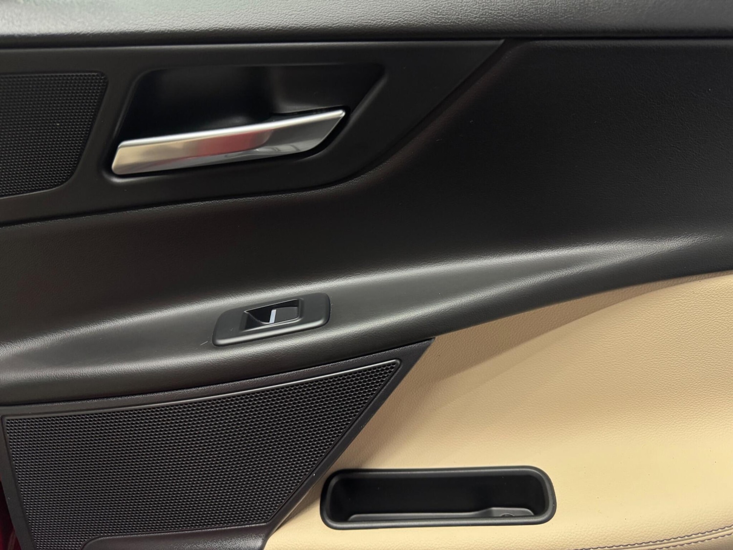 Used Jaguar XE 2017 for sale - 75747510: Photo 24