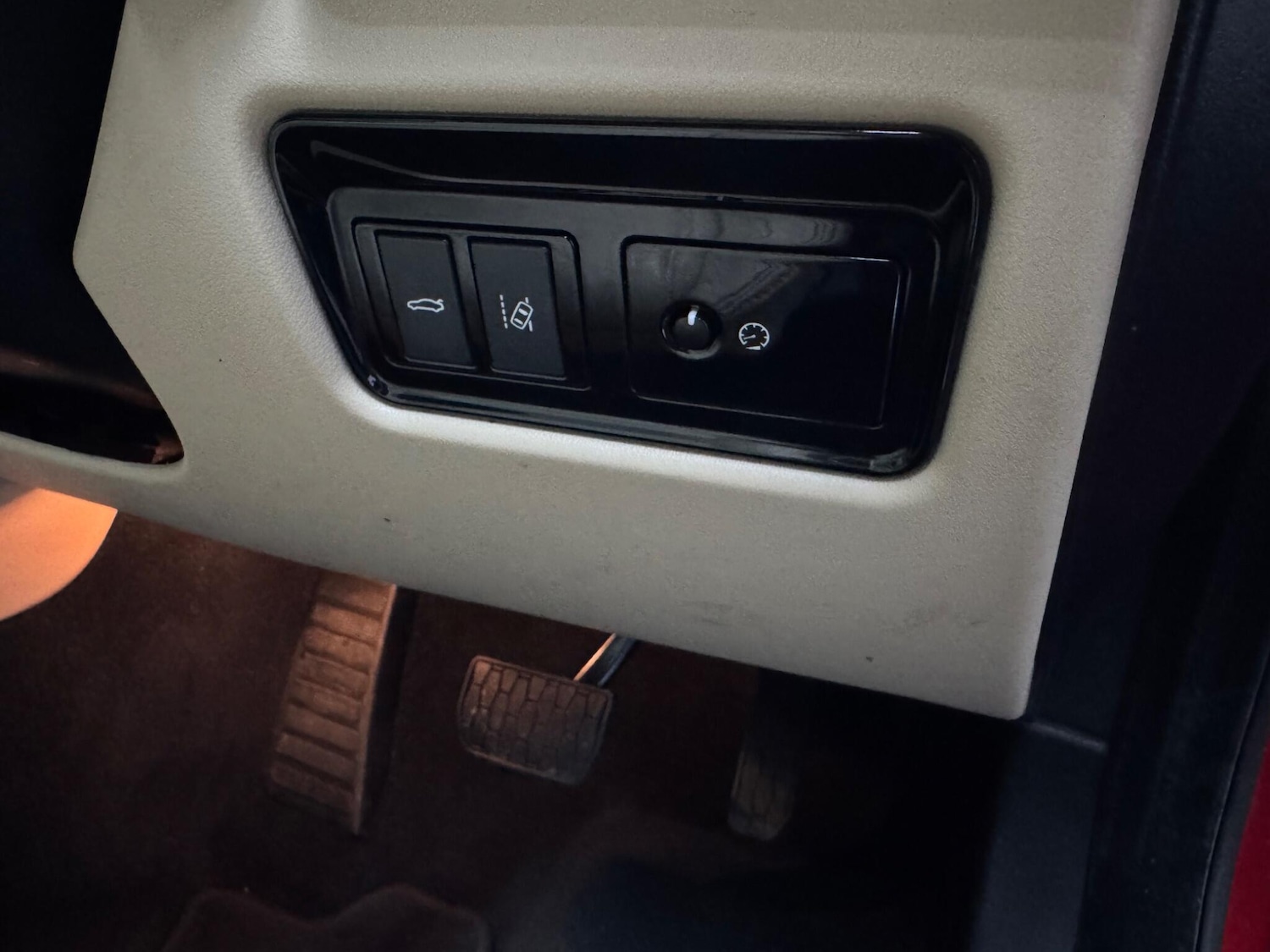 Used Jaguar XE 2017 for sale - 75747510: Photo 27