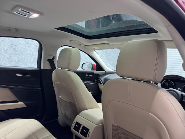 Used Jaguar XE 2017 for sale - 75747510: Photo 31