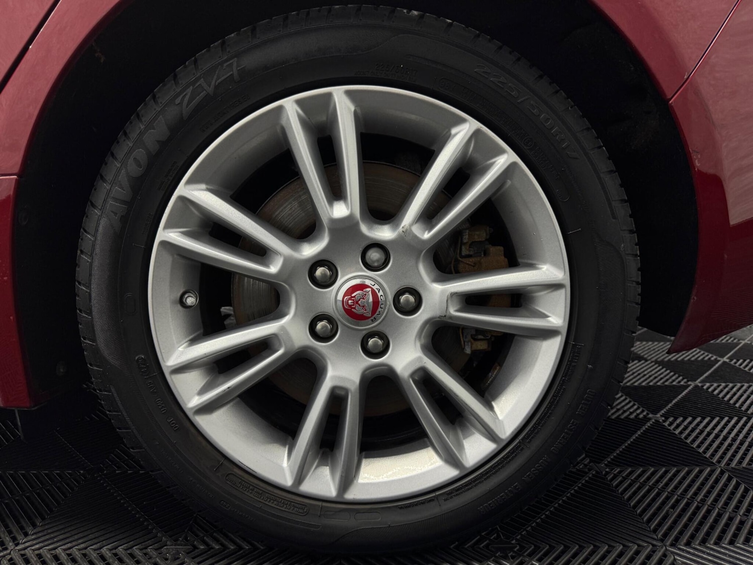 Used Jaguar XE 2017 for sale - 75747510: Photo 32