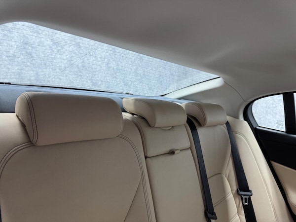 Used Jaguar XE 2017 for sale - 75747510: Photo 32