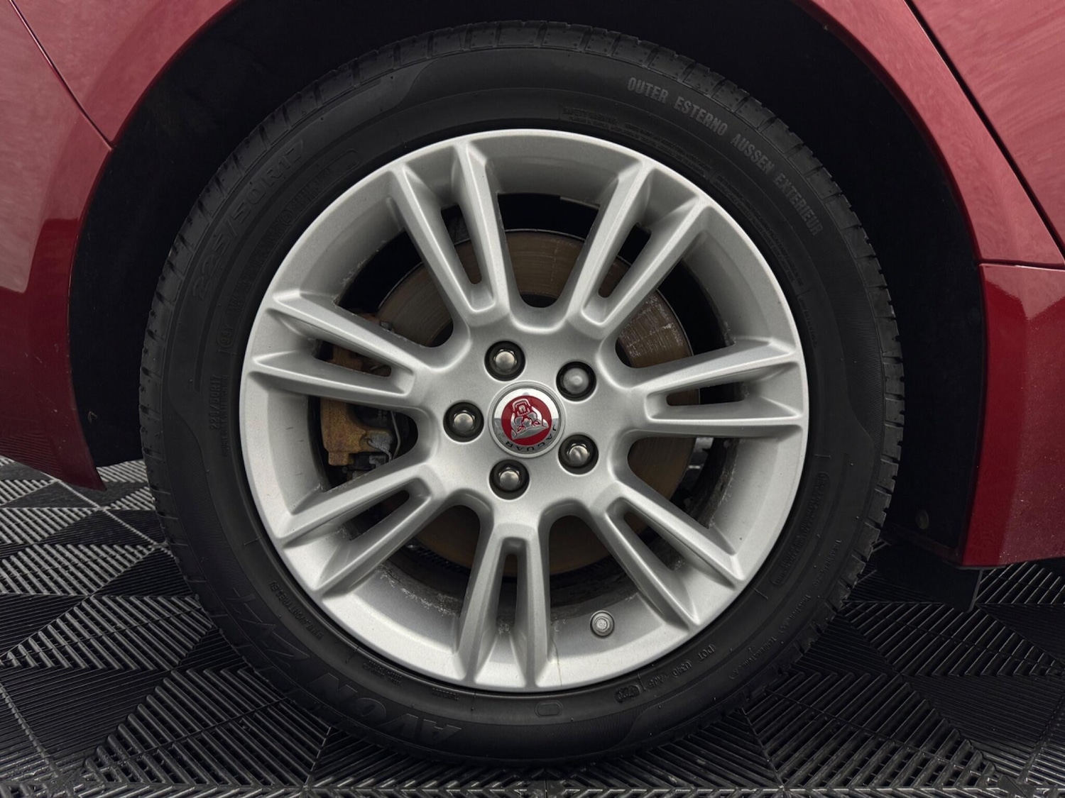 Used Jaguar XE 2017 for sale - 75747510: Photo 33