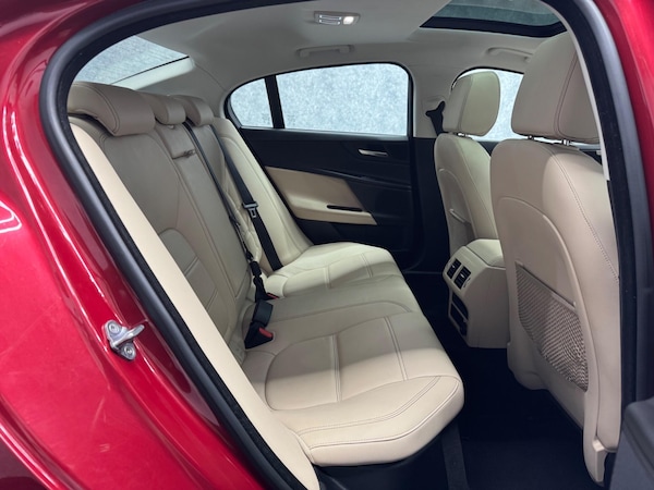 Used Jaguar XE 2017 for sale - 75747510: Photo 33