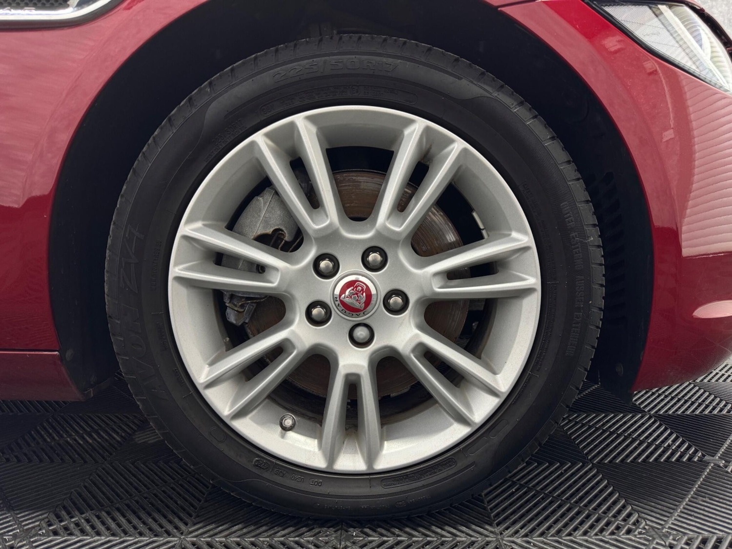 Used Jaguar XE 2017 for sale - 75747510: Photo 34