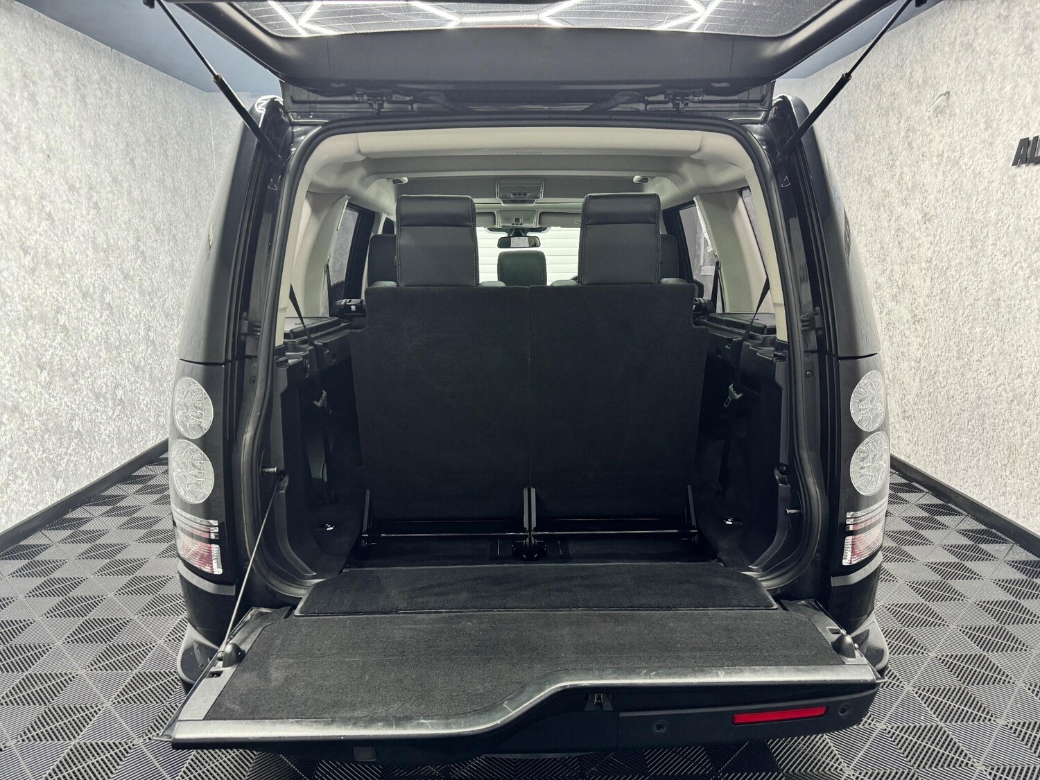 Used Land Rover Discovery 4 for sale - 78057961: Photo 26