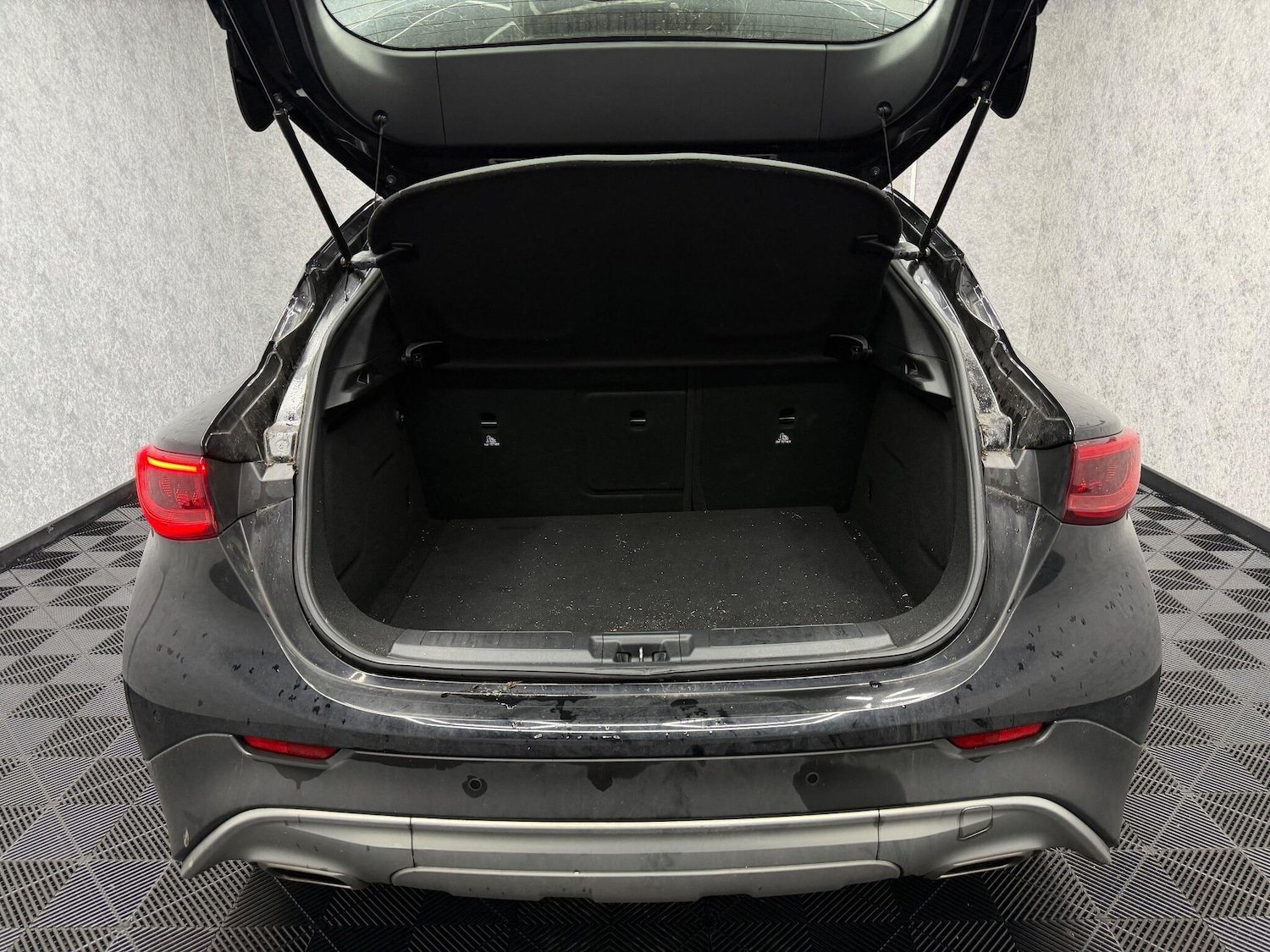 Used Infiniti QX30 2018 for sale - 77279925: Photo 21