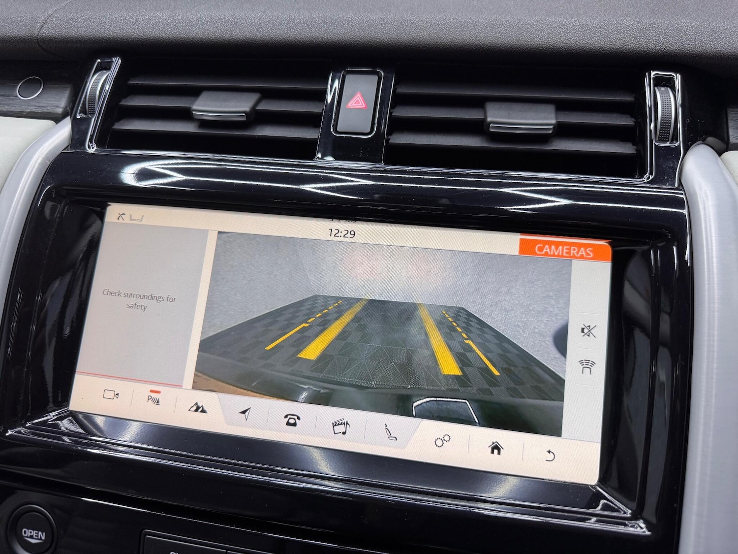 Used Land Rover Discovery 2019 for sale - 76295800: Photo 18