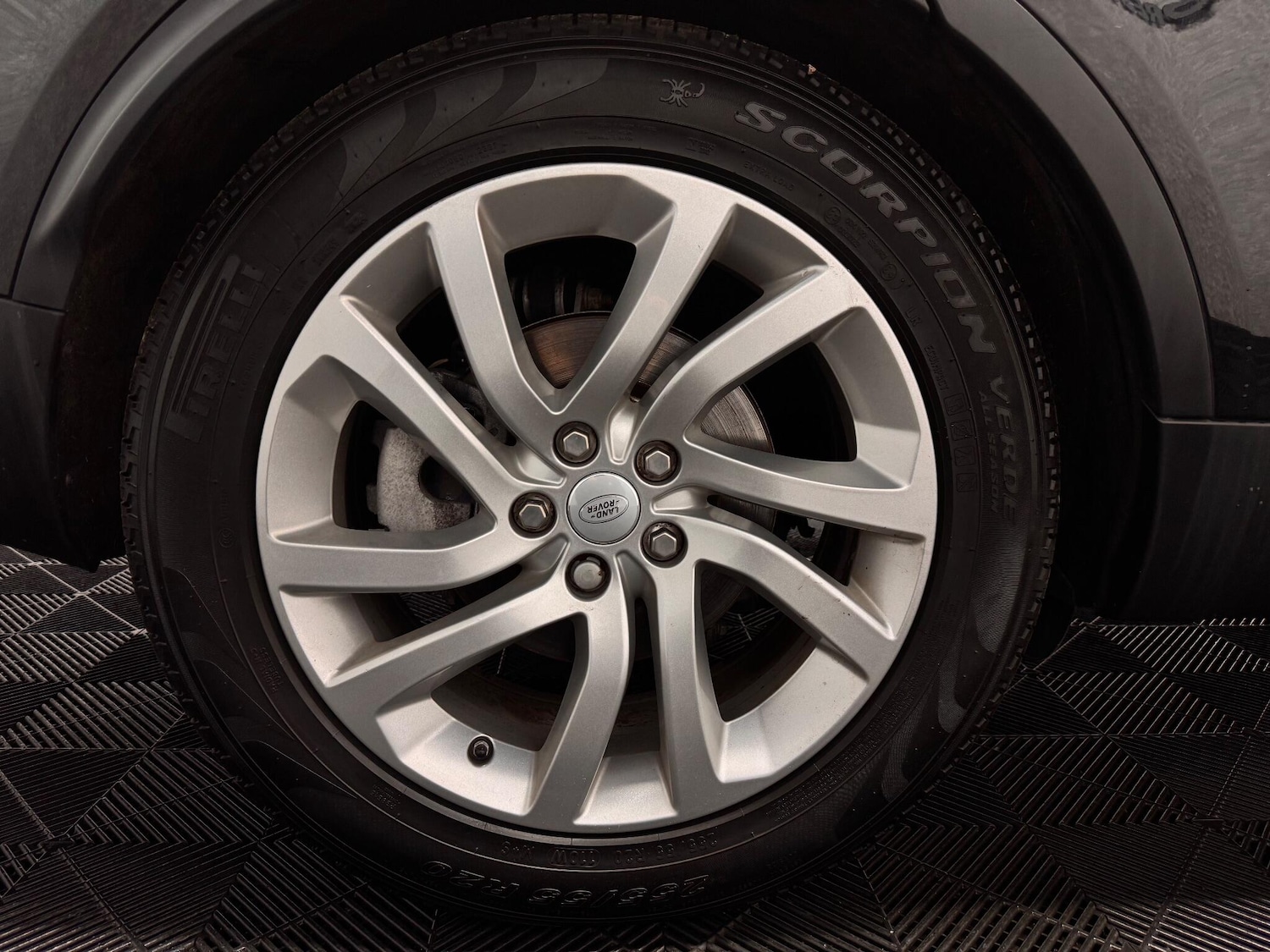 Used Land Rover Discovery 2019 for sale - 76295800: Photo 36