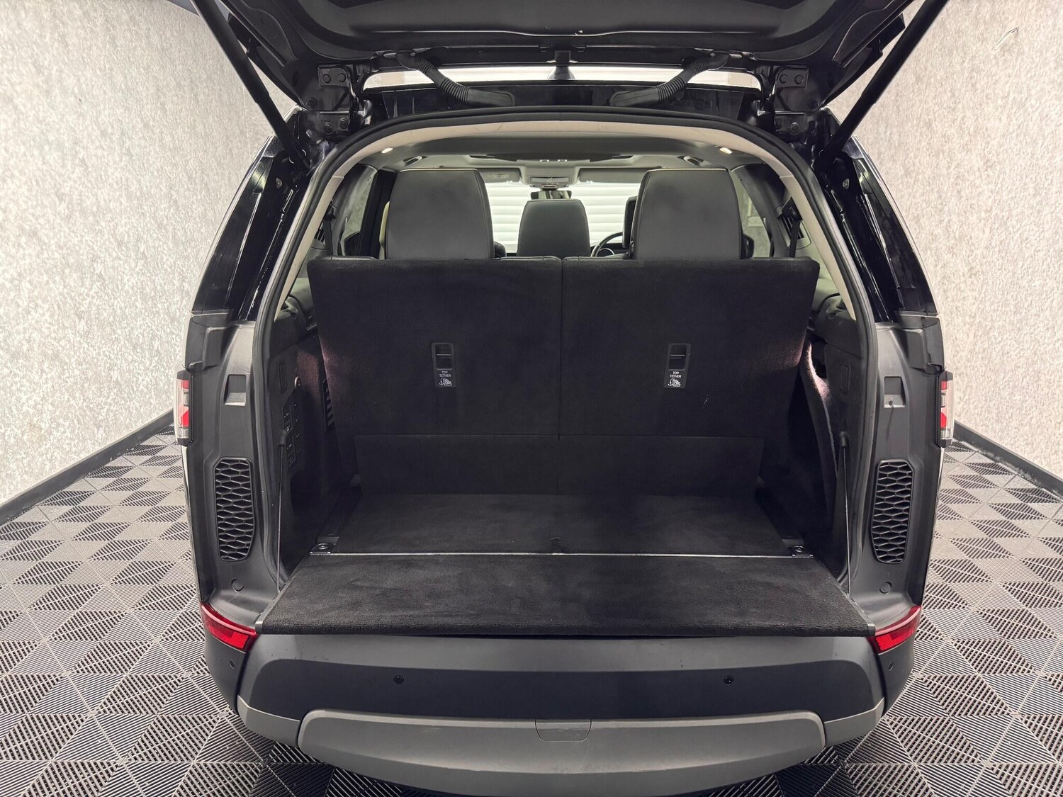 Used Land Rover Discovery 2017 for sale - 76573296: Photo 25