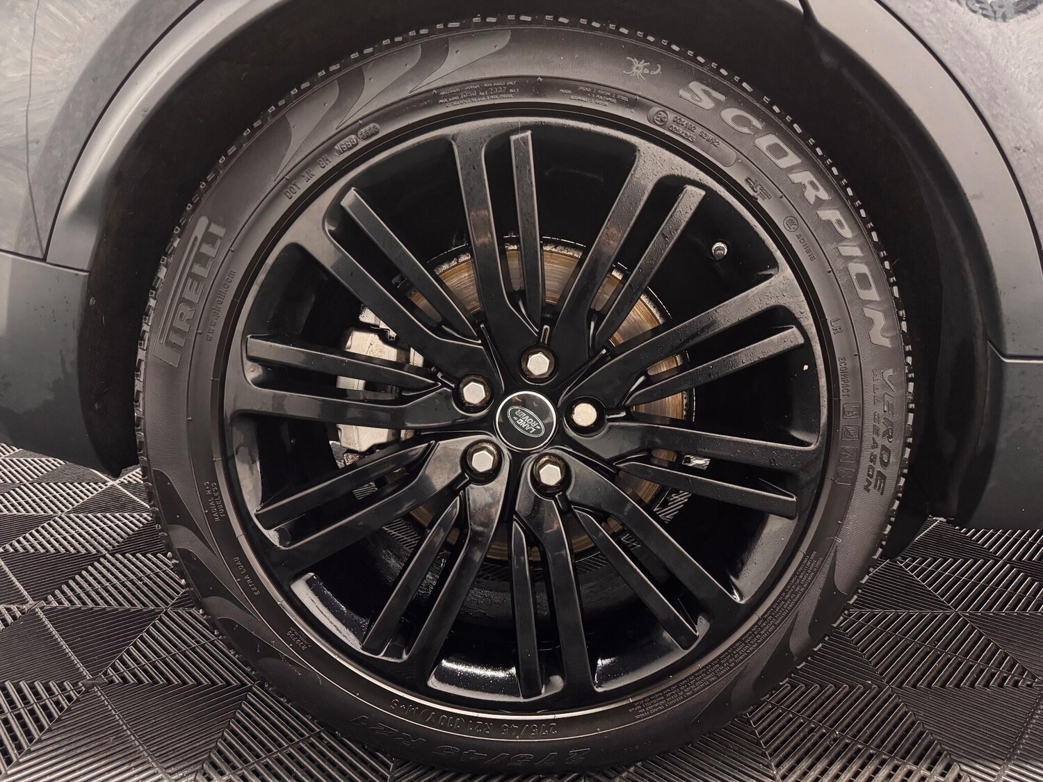 Used Land Rover Discovery 2017 for sale - 76573296: Photo 28