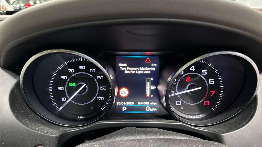 Used Jaguar XE 2016 for sale - 77425982: Photo 3