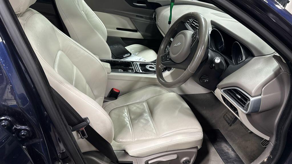 Used Jaguar XE 2016 for sale - 77425982: Photo 4