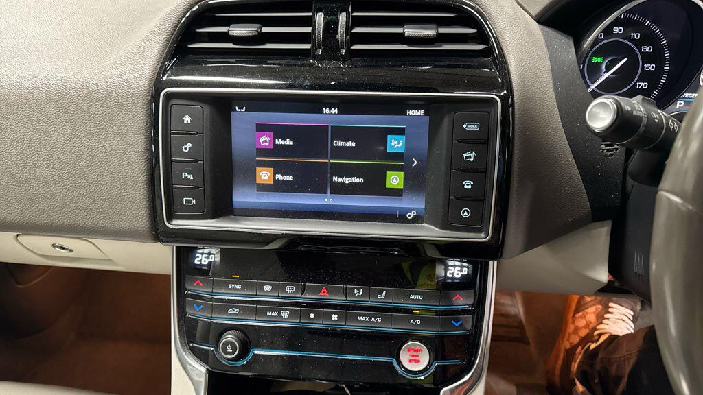 Used Jaguar XE 2016 for sale - 77425982: Photo 5