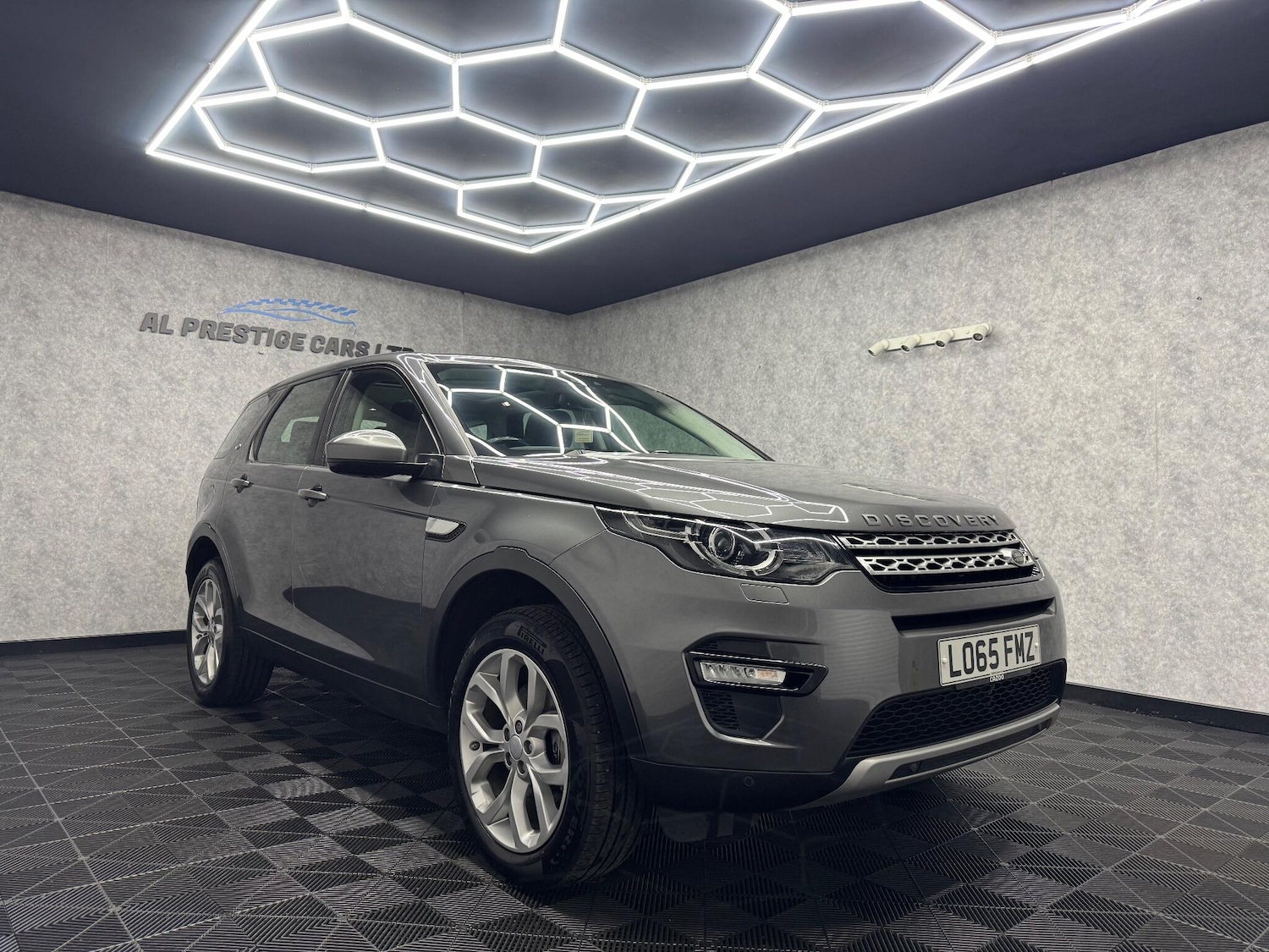 Used Land Rover Discovery Sport 2015 for sale - 76608196: Photo 2