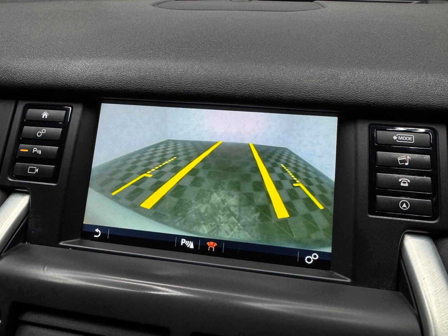 Used Land Rover Discovery Sport 2015 for sale - 76608196: Photo 25