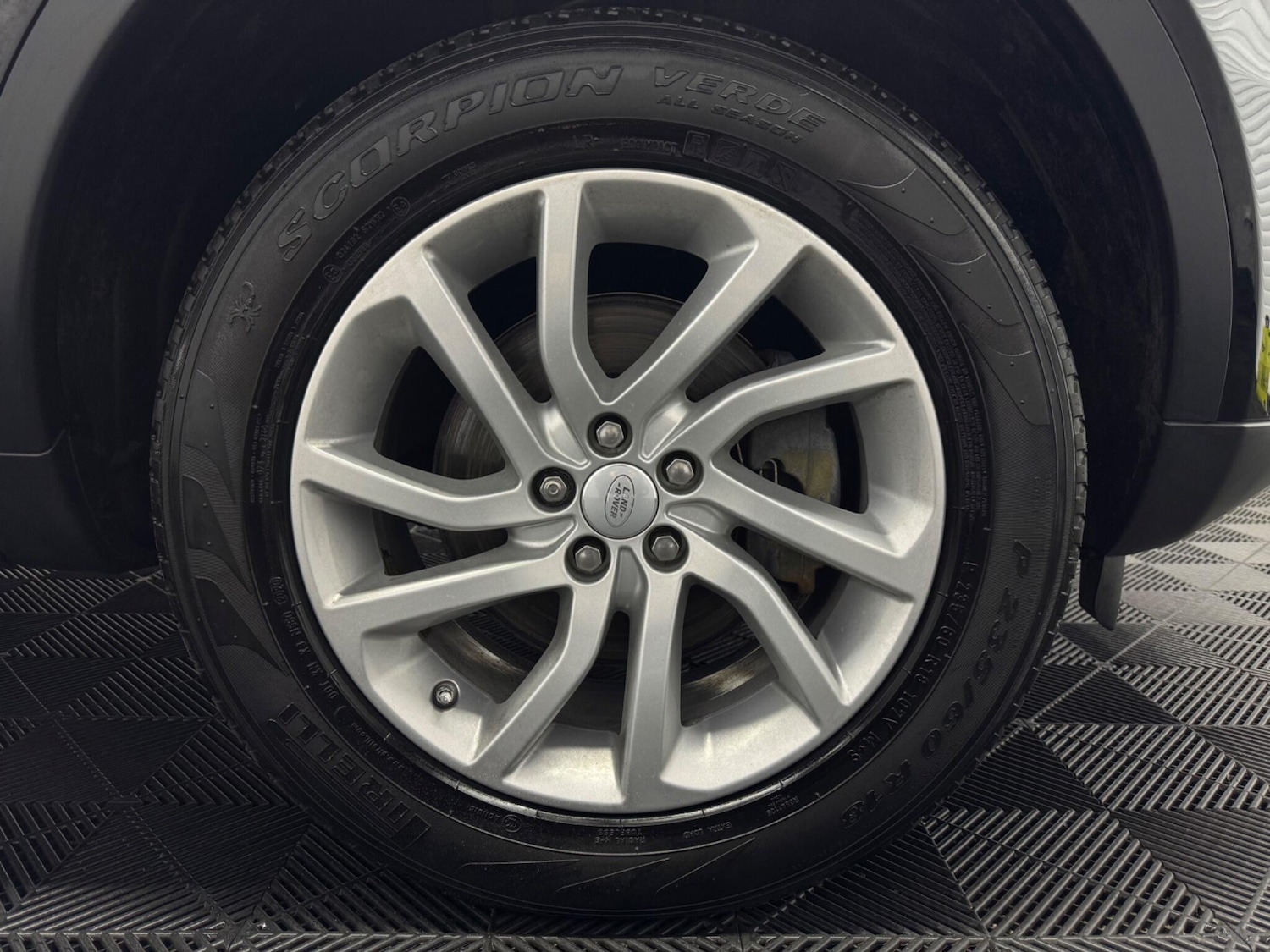 Used Land Rover Discovery Sport 2018 for sale - 75732248: Photo 40