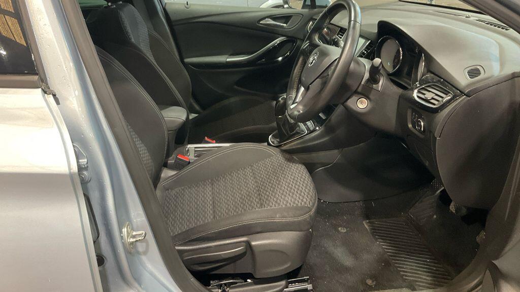 Used Vauxhall Astra 2018 for sale - 77683184: Photo 2