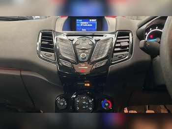 Used Ford Fiesta 2015 for sale - 77565125: Photo