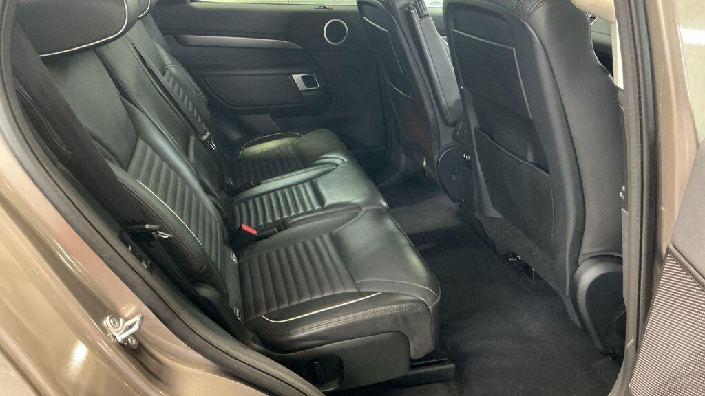 Used Land Rover Discovery 2017 for sale - 77633010: Photo 2