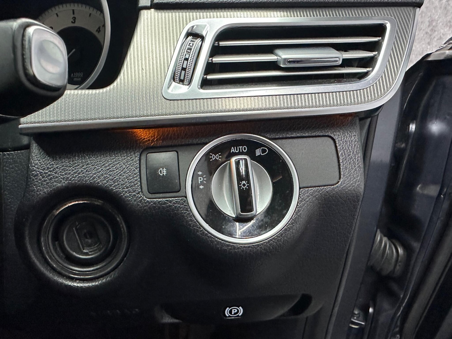 Used Mercedes-Benz E Class 2015 for sale - 77523976: Photo 29