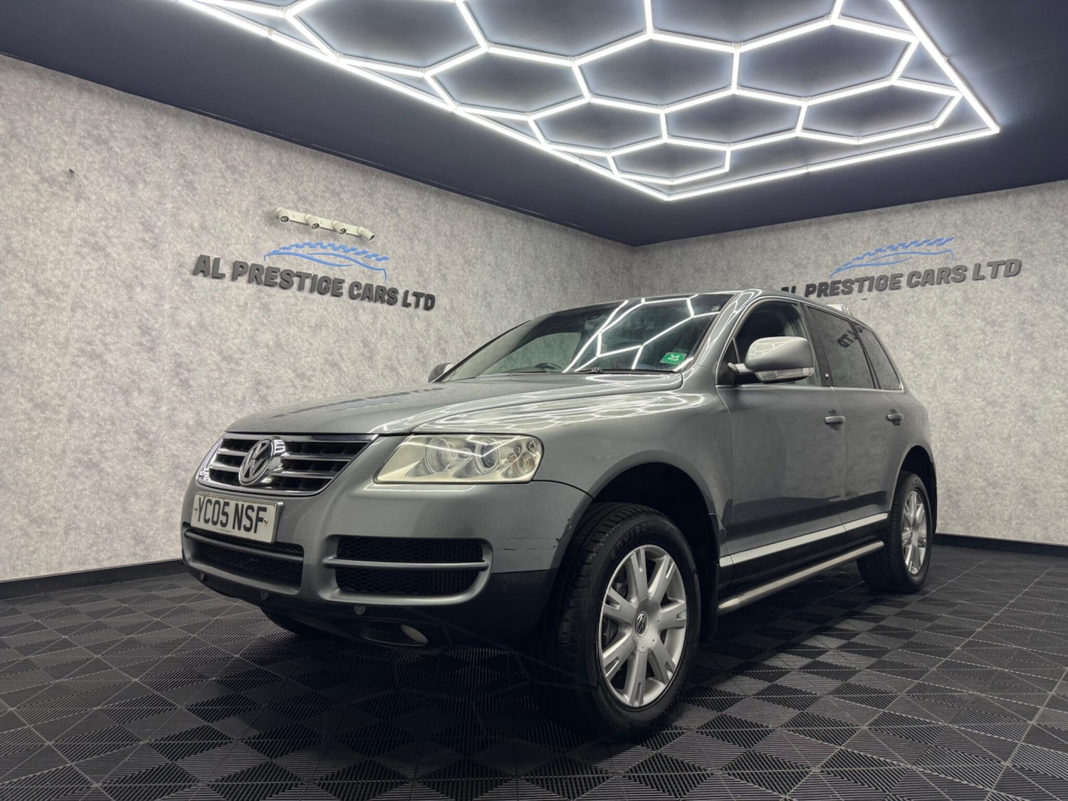 Used Volkswagen Touareg 2005 for sale - 76012545: Photo 1