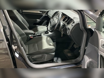 Used Volkswagen Golf 2014 for sale - 77084473: Photo