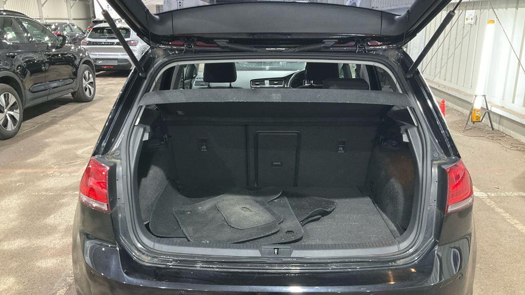 Used Volkswagen Golf 2014 for sale - 77084473: Photo 8