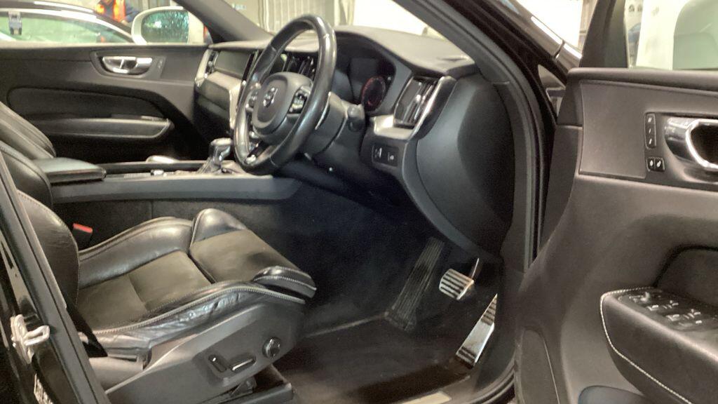 Used Volvo XC60 2018 for sale - 77067209: Photo 2