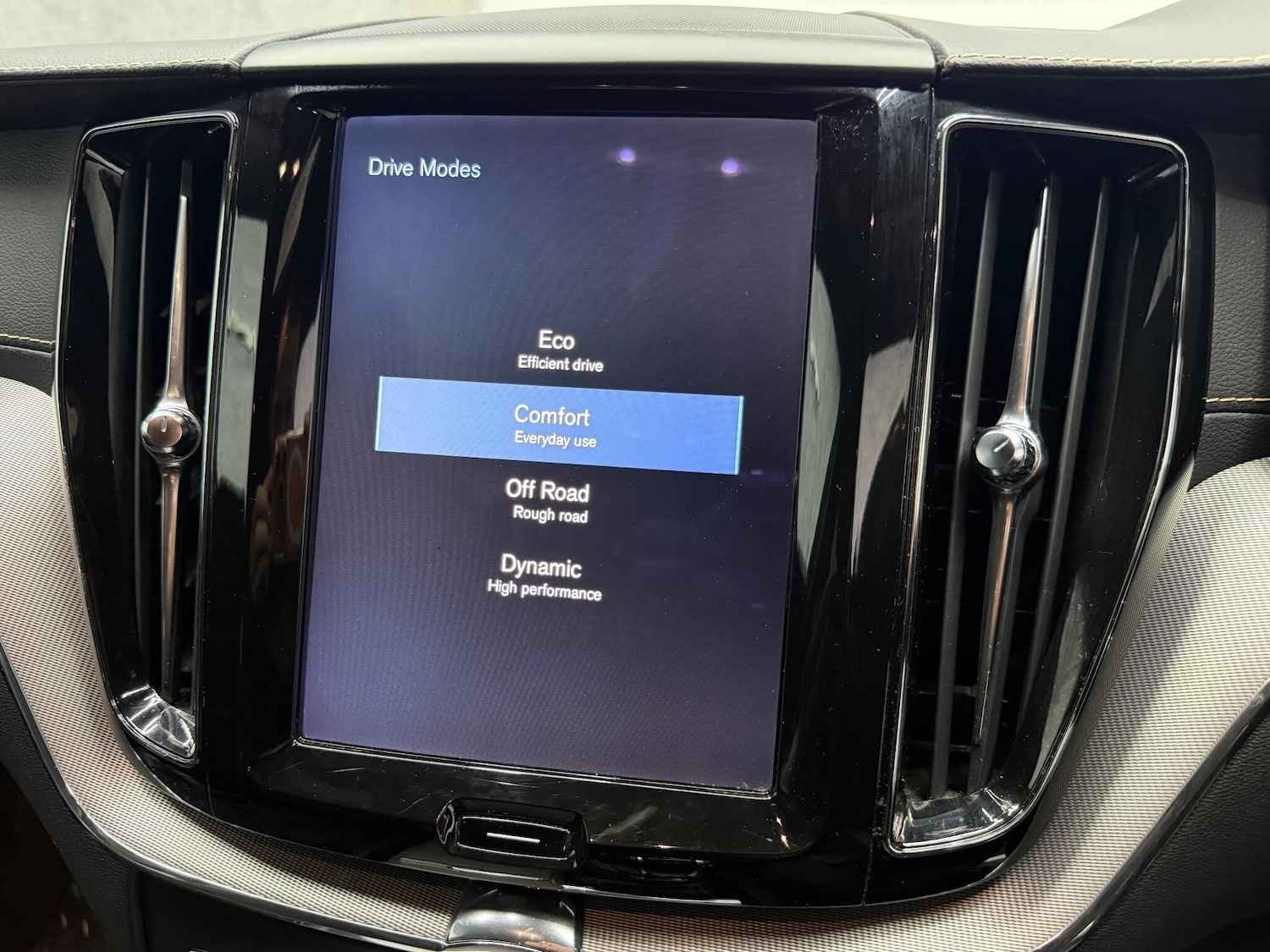 Used Volvo XC60 2018 for sale - 77067209: Photo 24