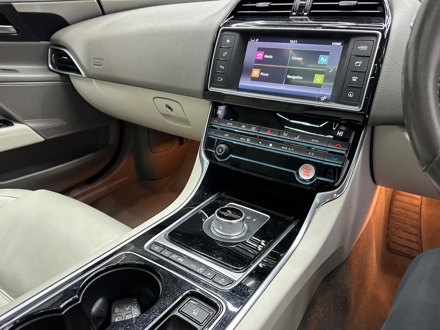 Used Jaguar XE 2016 for sale - 78058440: Photo 10