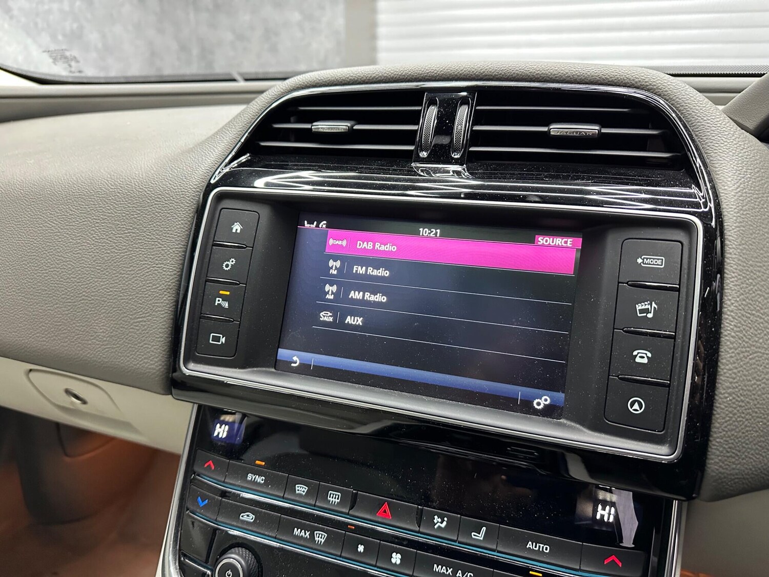 Used Jaguar XE 2016 for sale - 78058440: Photo 12