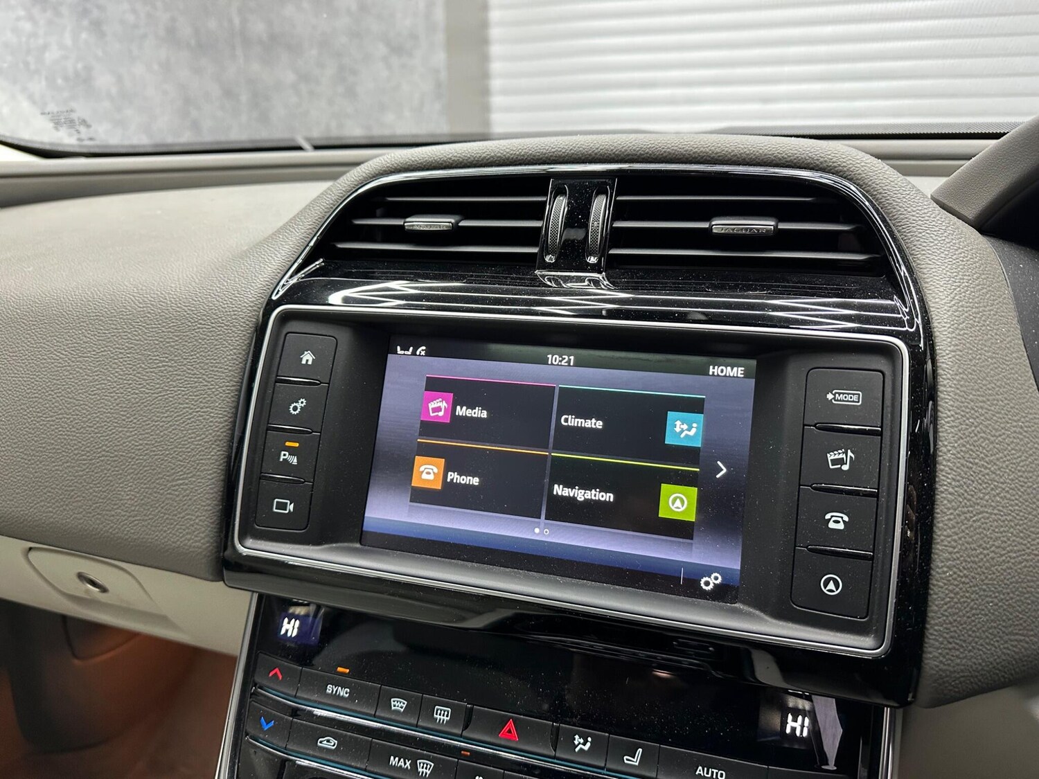 Used Jaguar XE 2016 for sale - 78058440: Photo 13