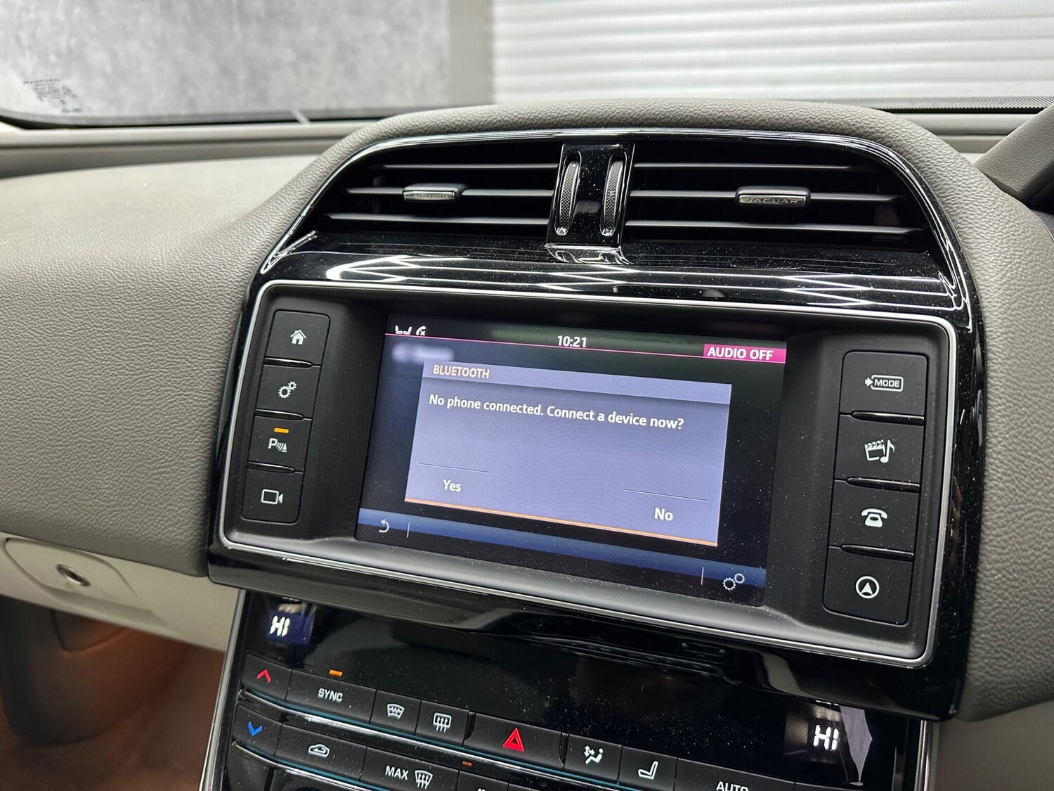 Used Jaguar XE 2016 for sale - 78058440: Photo 14