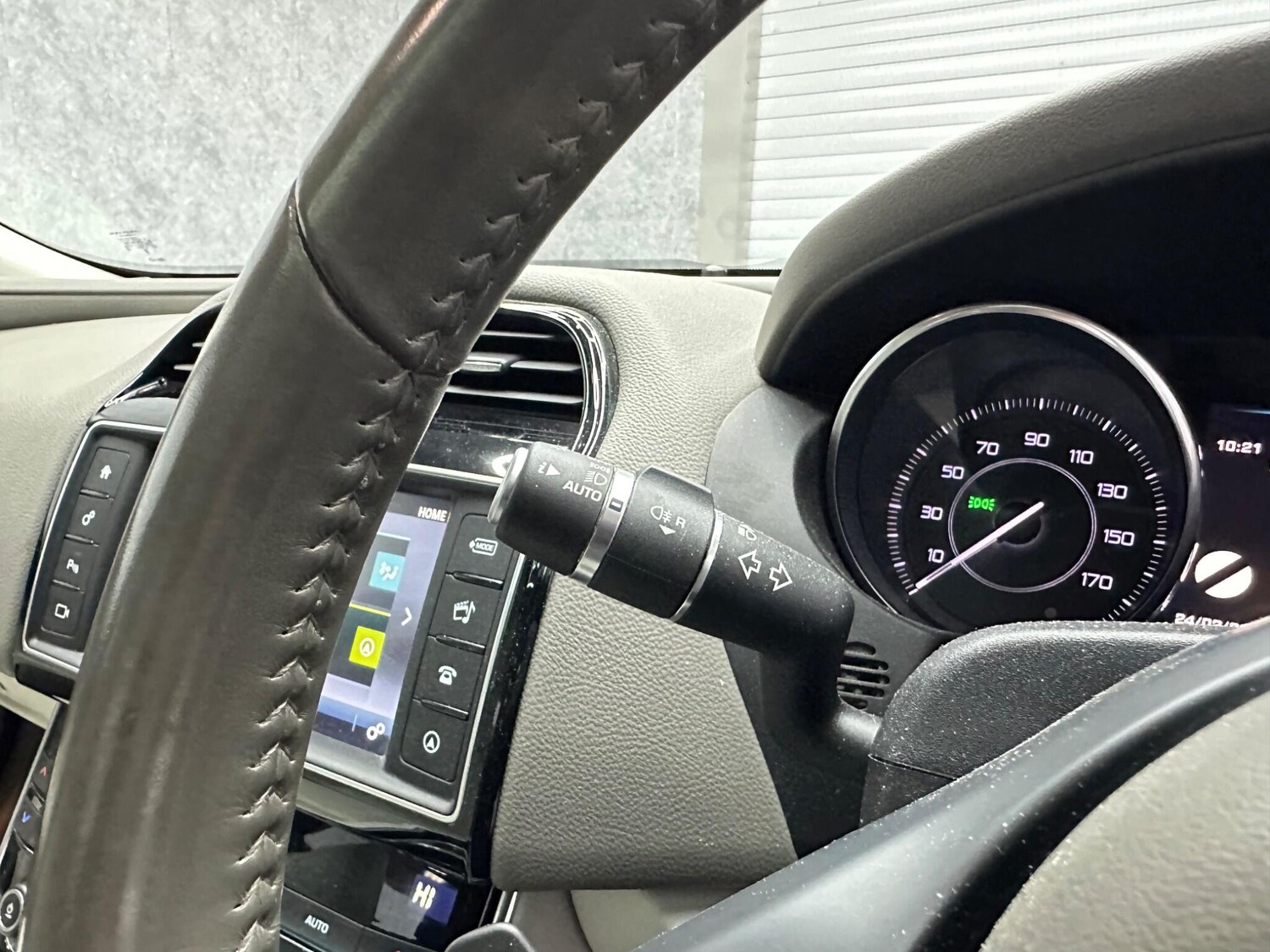 Used Jaguar XE 2016 for sale - 78058440: Photo 18