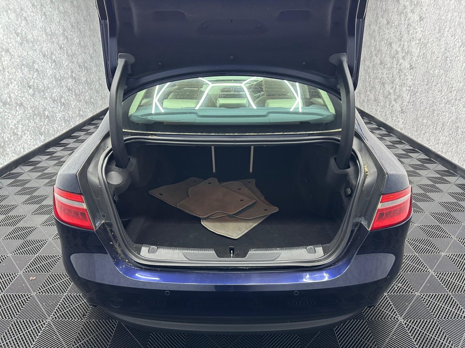 Used Jaguar XE 2016 for sale - 78058440: Photo 22