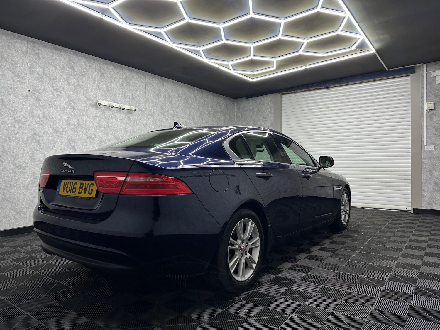 Used Jaguar XE 2016 for sale - 78058440: Photo 4